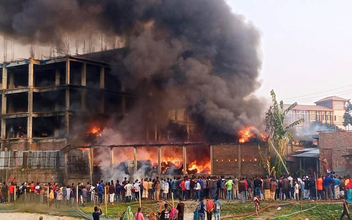 রংপুরে তুলার কারখানার আগুনে ৫০ লাখ টাকার ক্ষতি